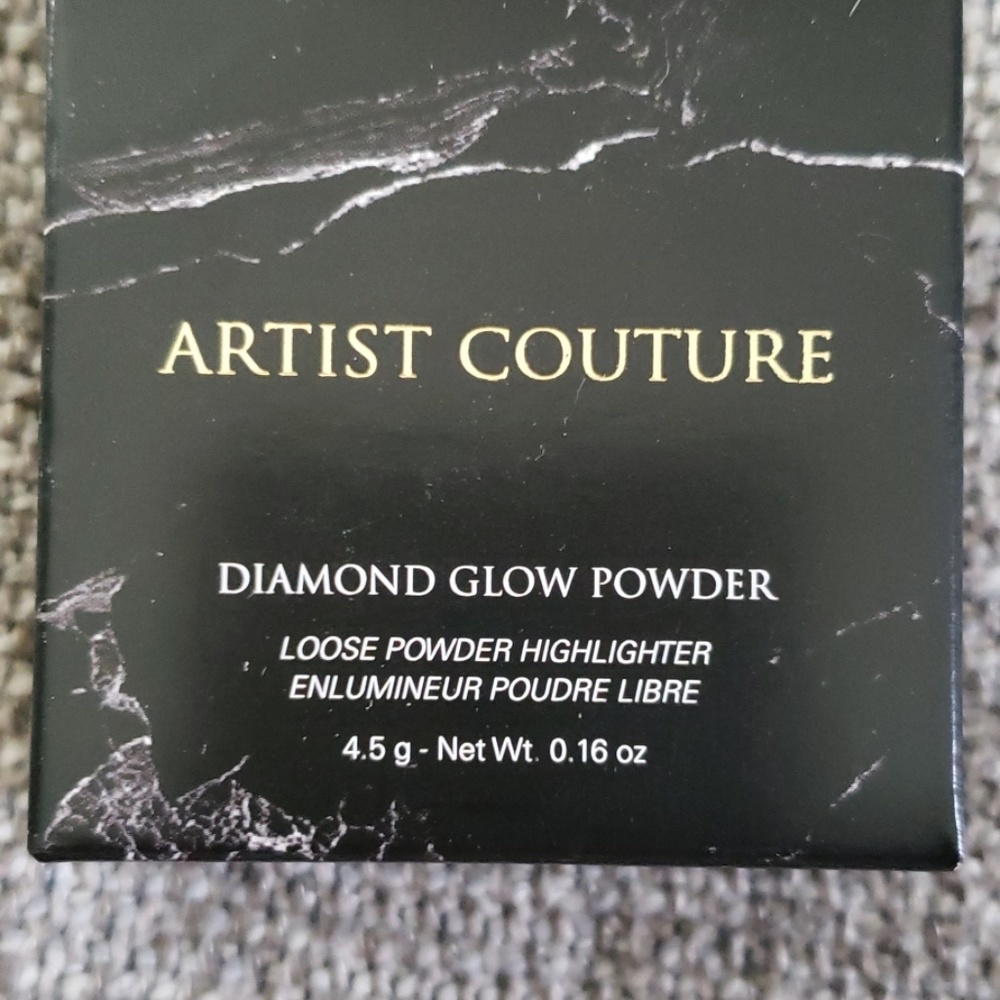 Loose powder highlighter